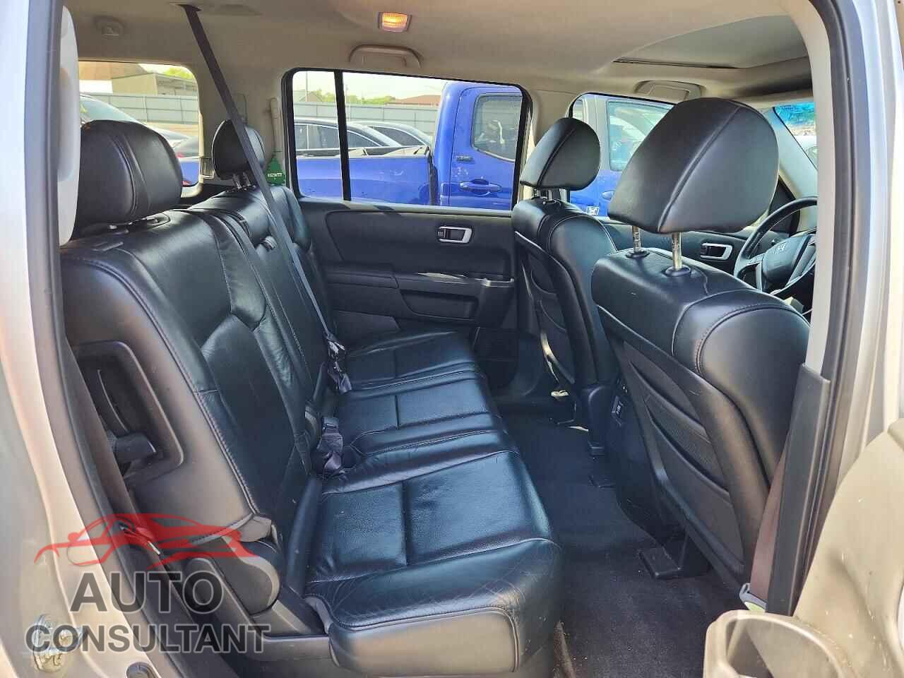 HONDA PILOT 2011 - 5FNYF4H50BB048790