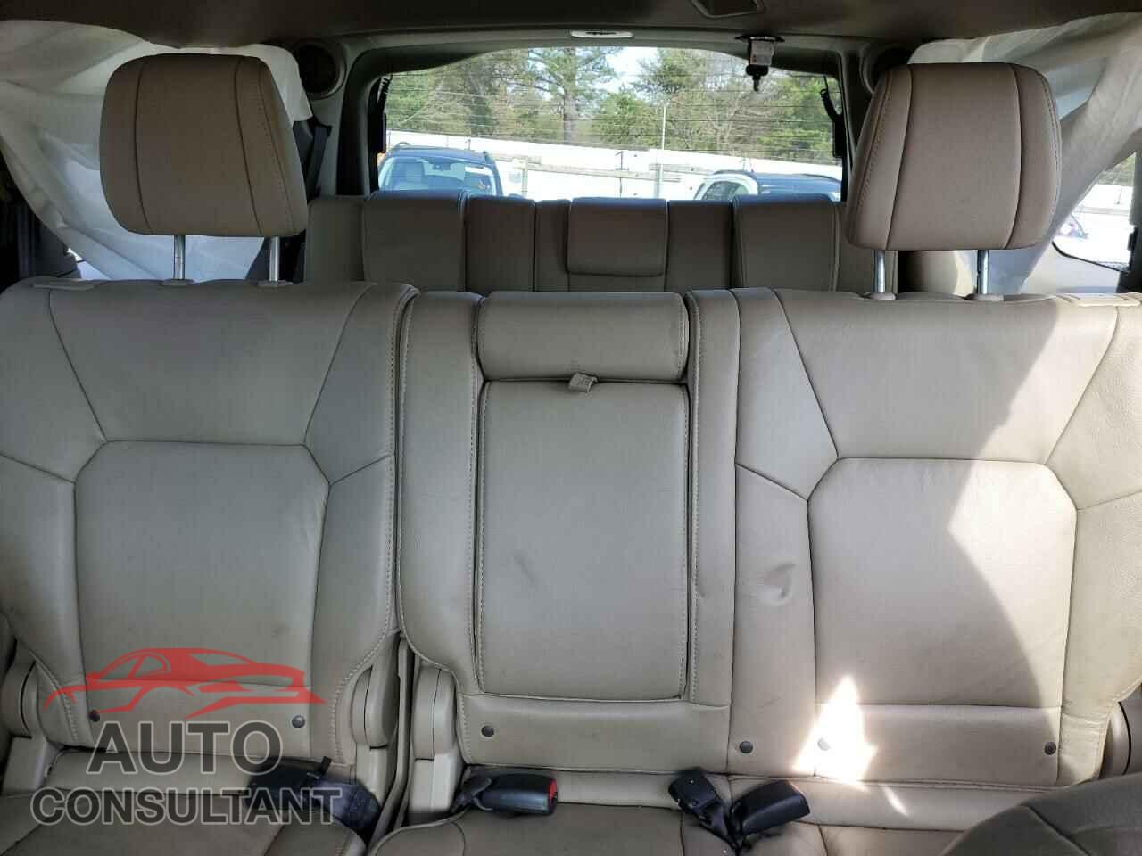 HONDA PILOT 2015 - 5FNYF4H96FB052674