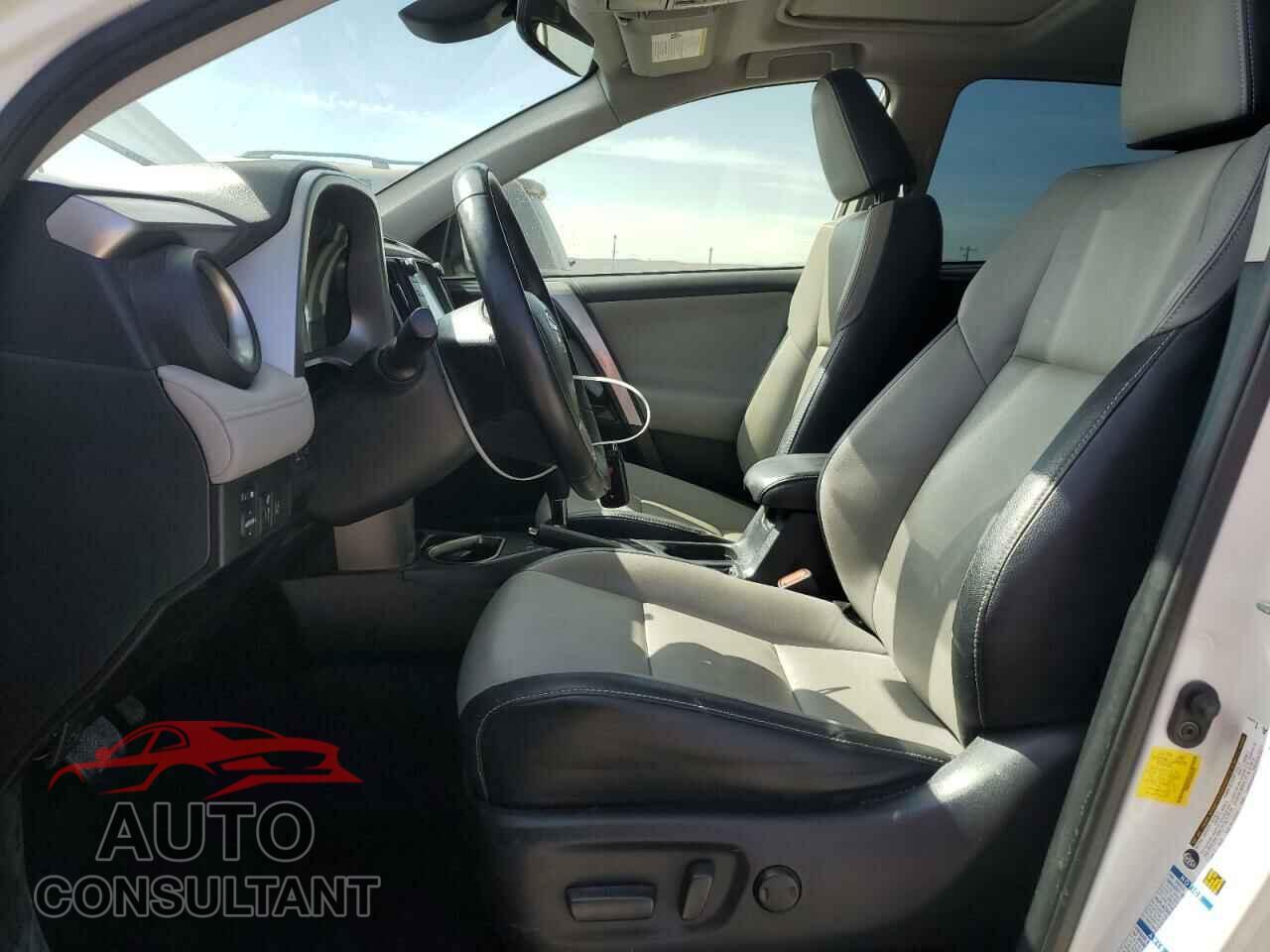 TOYOTA RAV4 2017 - JTMDFREV8HD201478