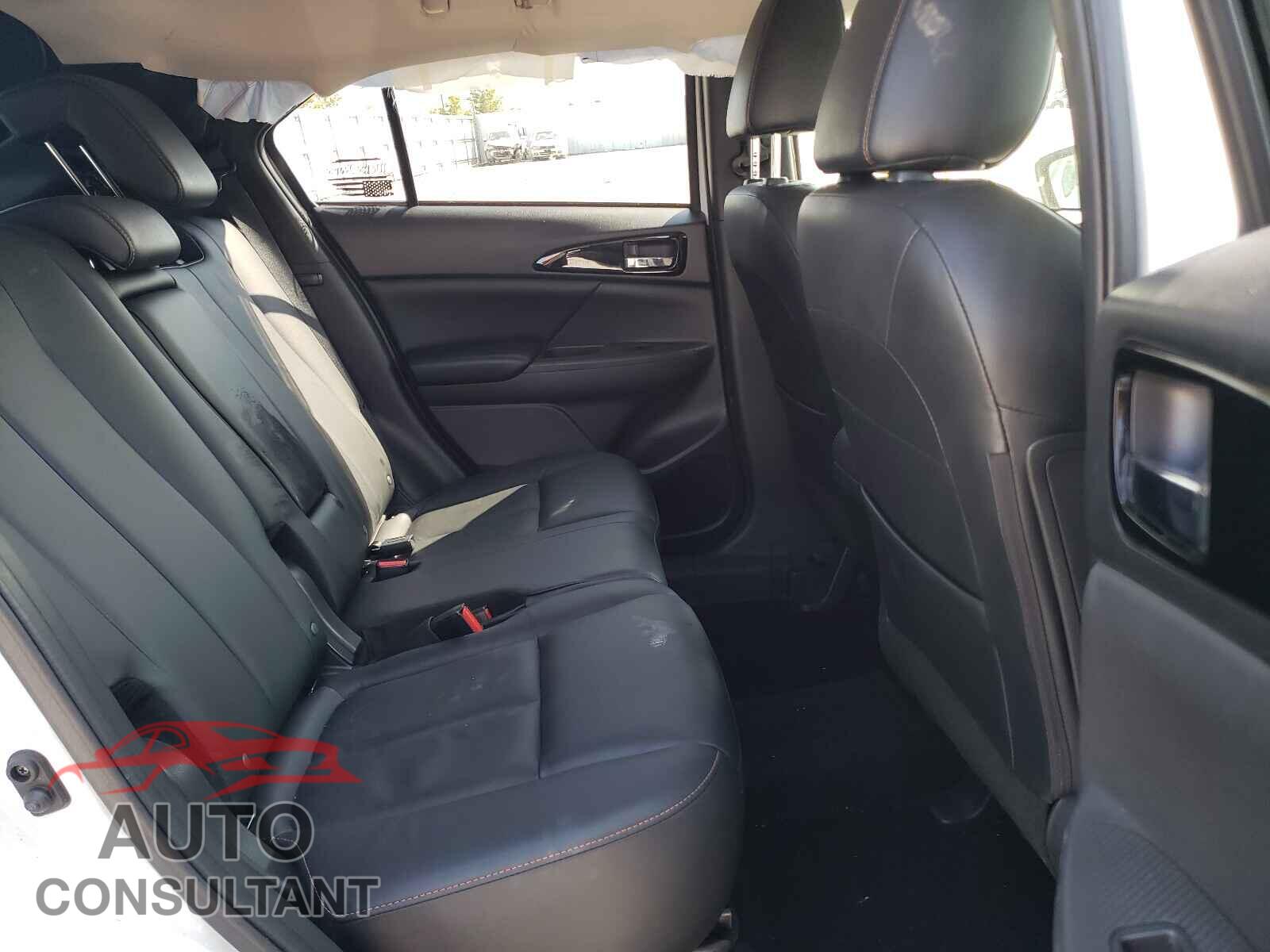 MITSUBISHI ECLIPSE 2018 - JA4AT5AA5JZ061514