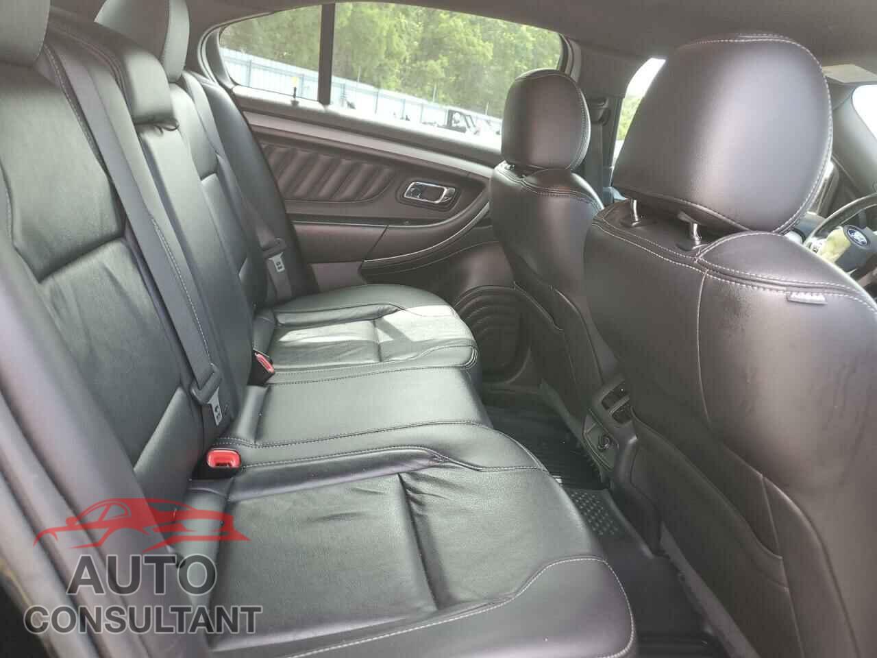 FORD TAURUS 2018 - 1FAHP2E80JG133333