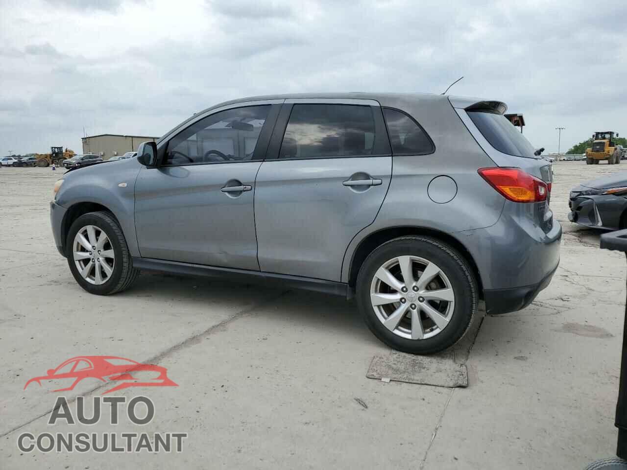 MITSUBISHI OUTLANDER 2013 - 4A4AP3AU5DE004582