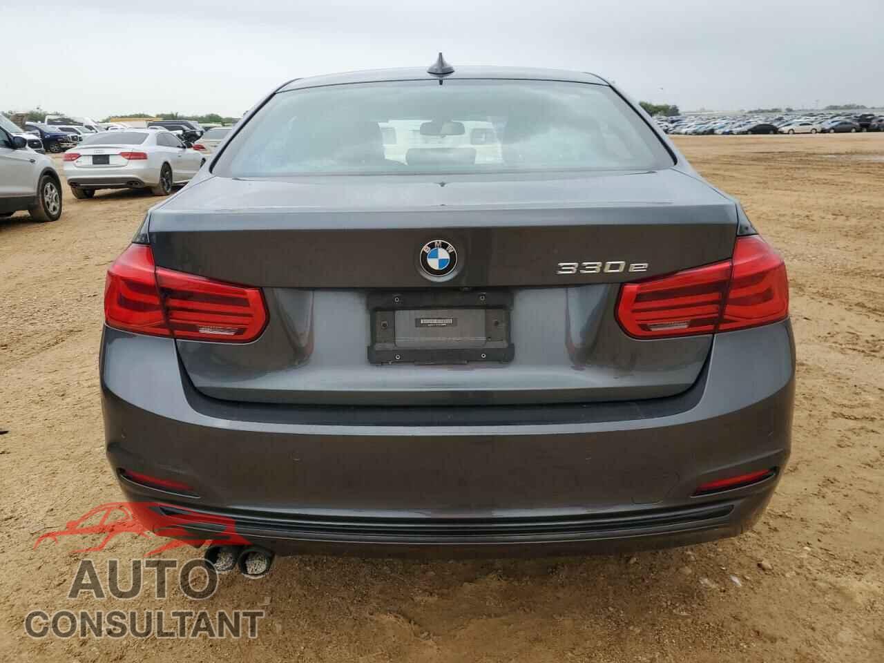 BMW 3 SERIES 2018 - WBA8E1C57JA178689