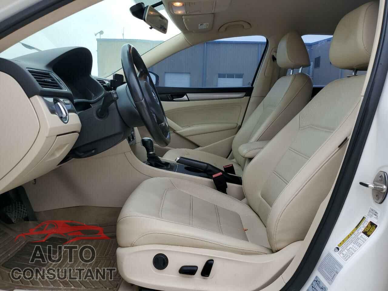 VOLKSWAGEN PASSAT 2015 - 1VWAT7A37FC101716