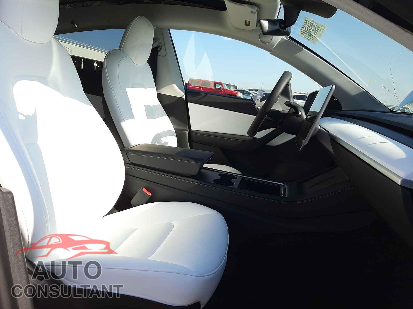 TESLA MODEL Y 2021 - 5YJYGDEEXMF202832