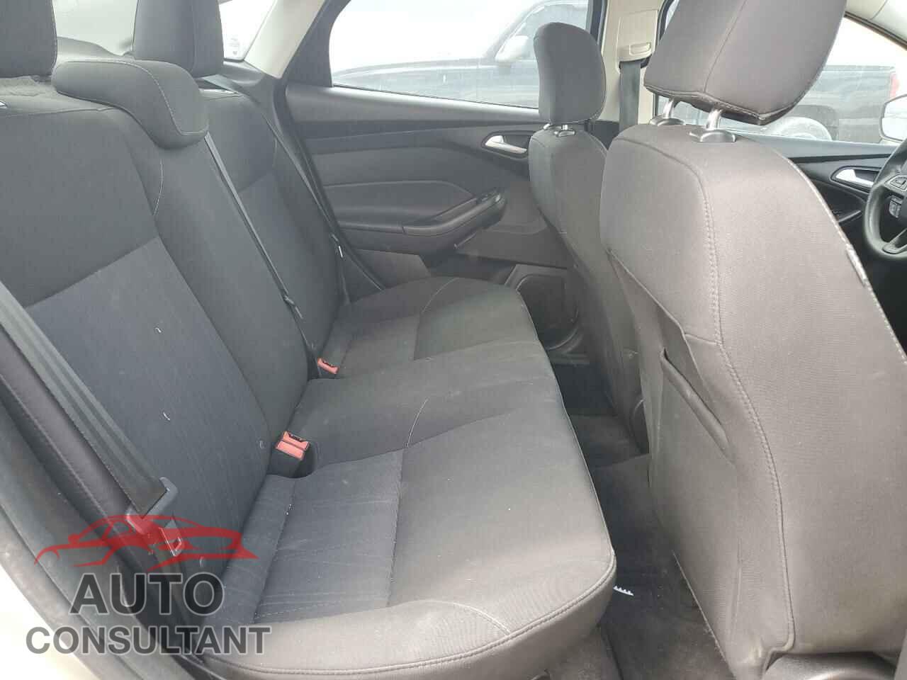 FORD FOCUS 2017 - 1FADP3F28HL299535