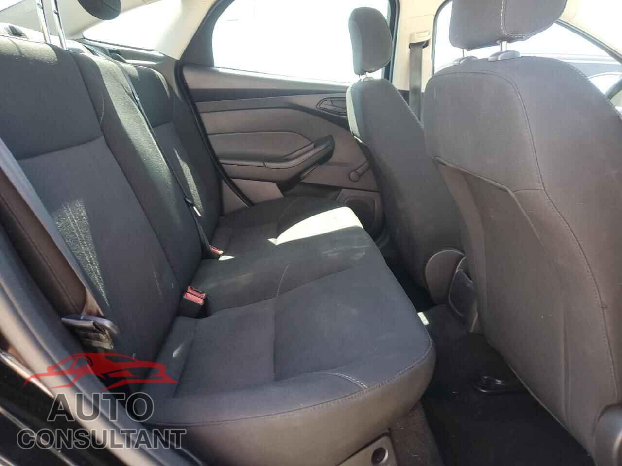 FORD FOCUS 2017 - 1FADP3E21HL347796