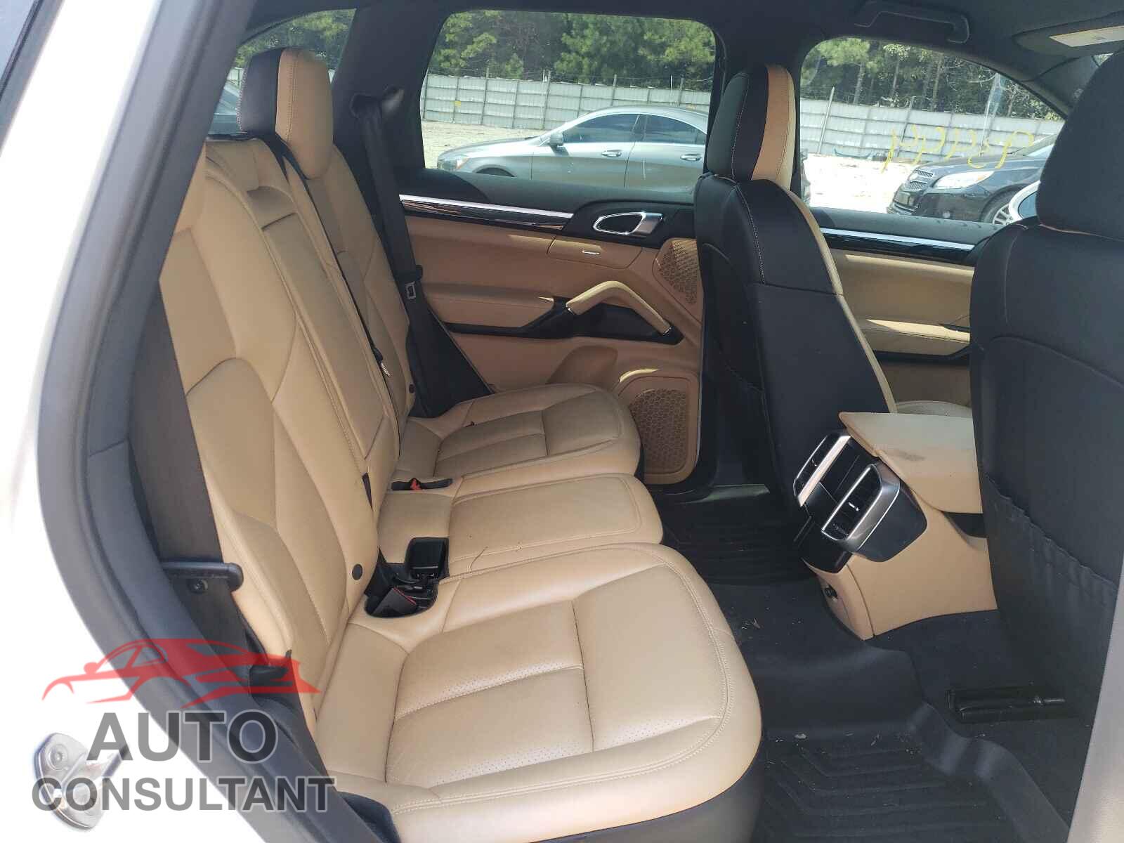 PORSCHE CAYENNE 2016 - WP1AA2A23GKA14159