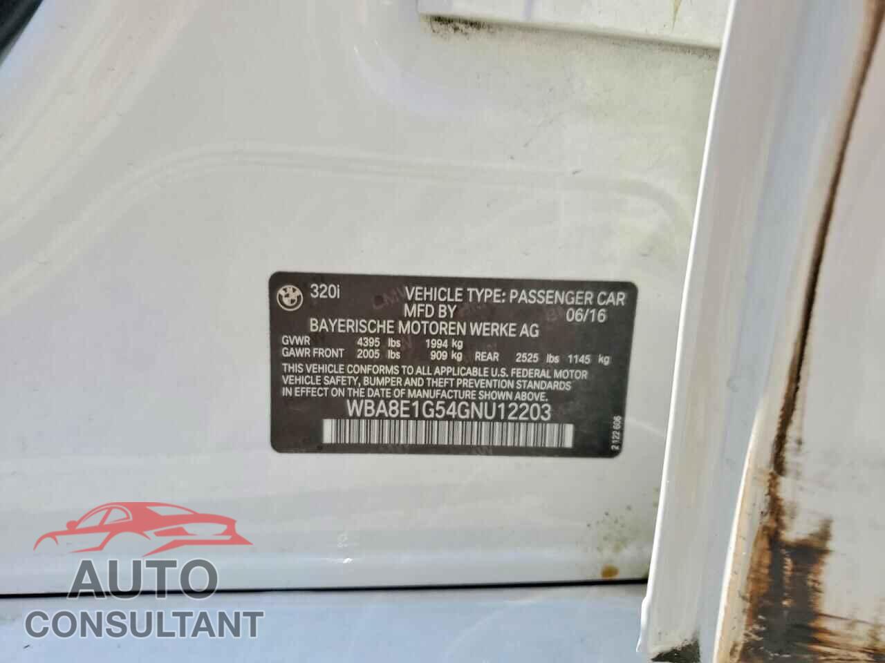 BMW 3 SERIES 2016 - WBA8E1G54GNU12203