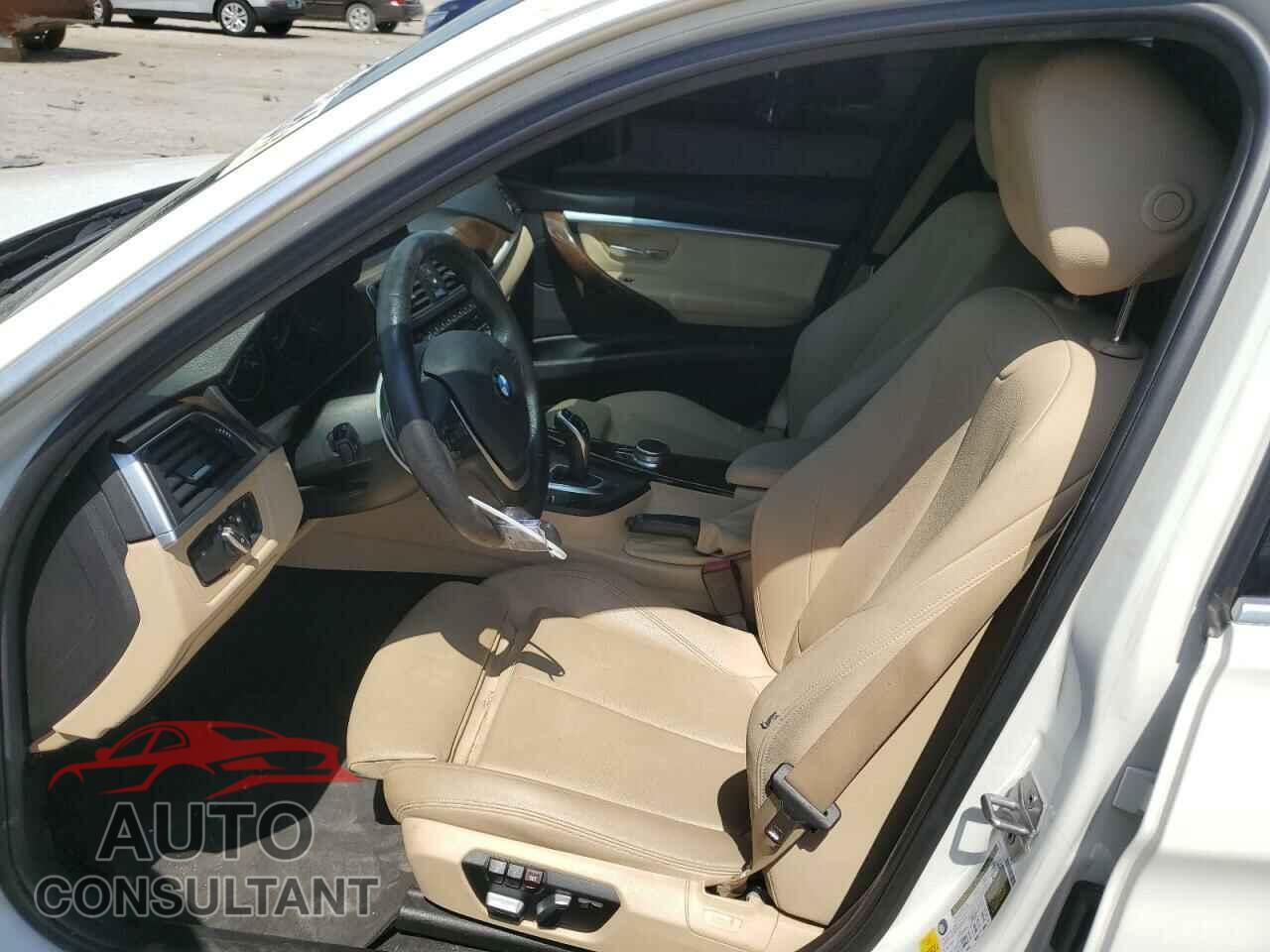 BMW 3 SERIES 2017 - WBA8B9C32HK884981