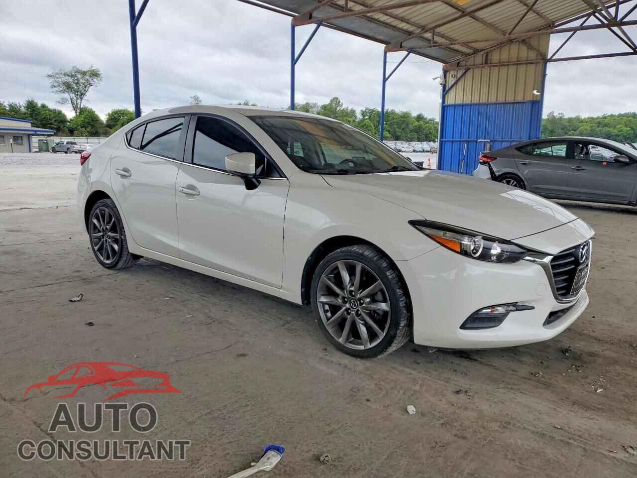 MAZDA 3 2018 - 3MZBN1V38JM184005