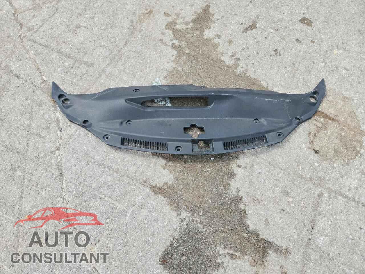 LEXUS IS 2014 - JTHBE1D21E5000271