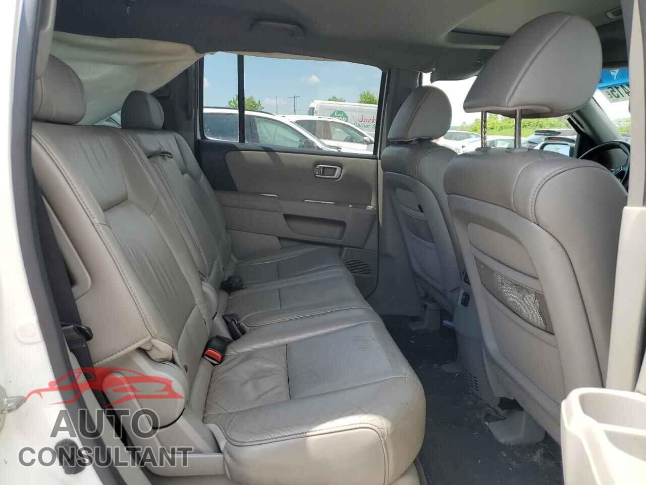 HONDA PILOT 2011 - 5FNYF4H58BB077101