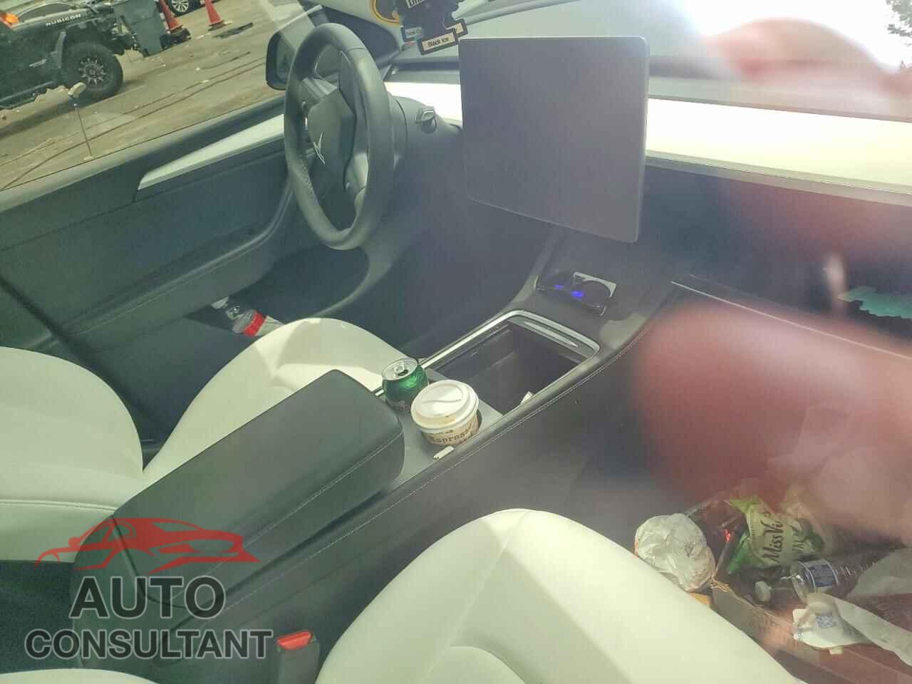 TESLA MODEL Y 2024 - 7SAYGDEE7RA227968