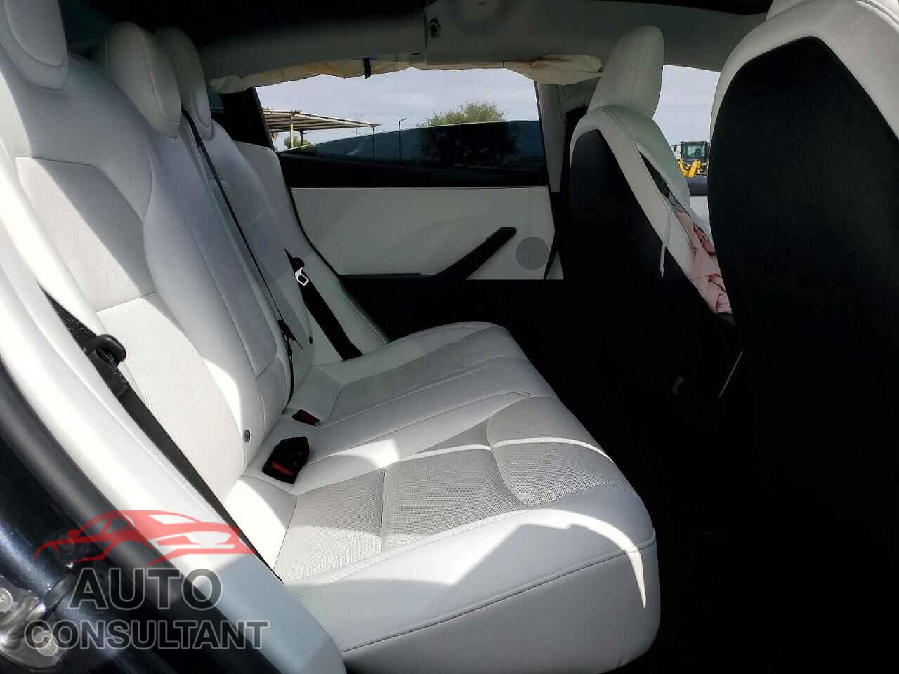 TESLA MODEL 3 2024 - 5YJ3E1EA4RF824247