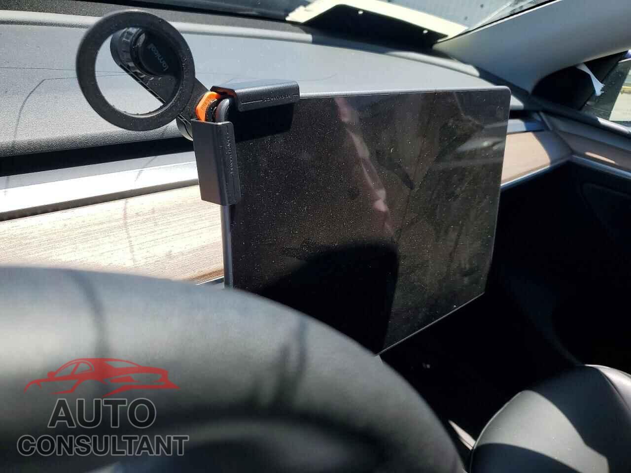 TESLA MODEL Y 2025 - 7SAYGDED7SF240686