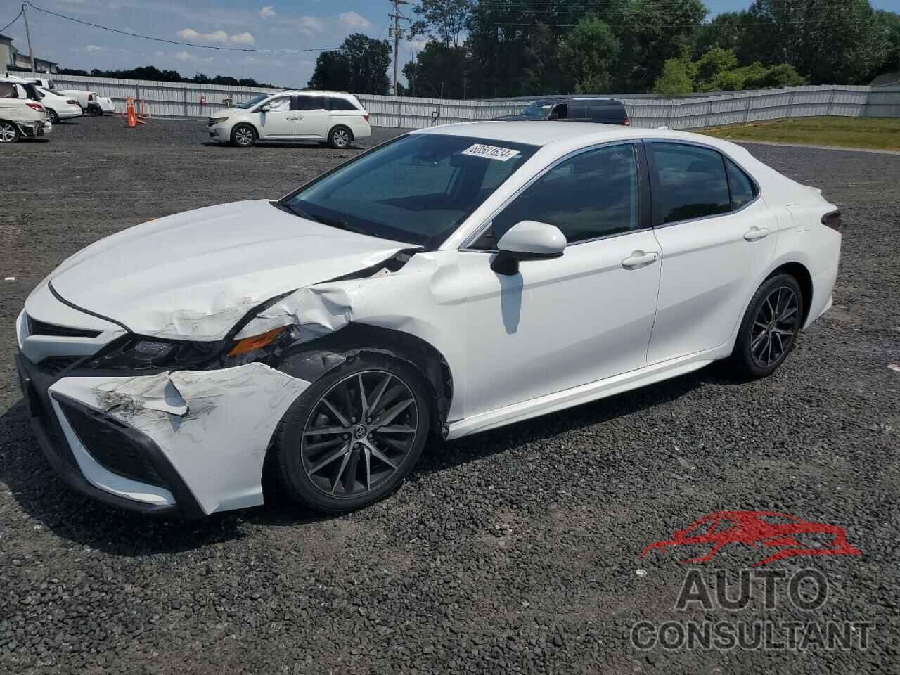 TOYOTA CAMRY 2021 - 4T1G11AKXMU584225