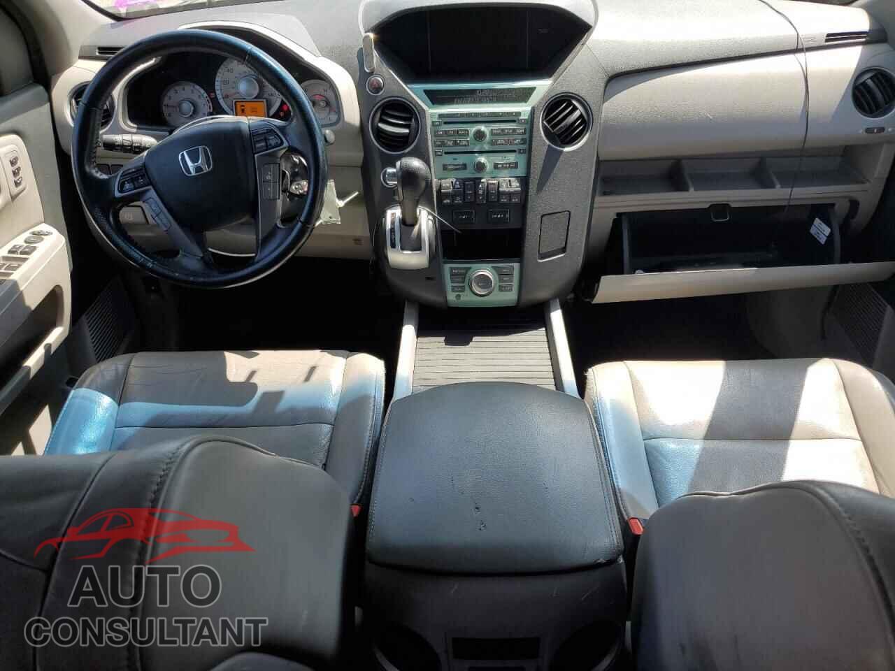 HONDA PILOT 2011 - 5FNYF4H94BB024673