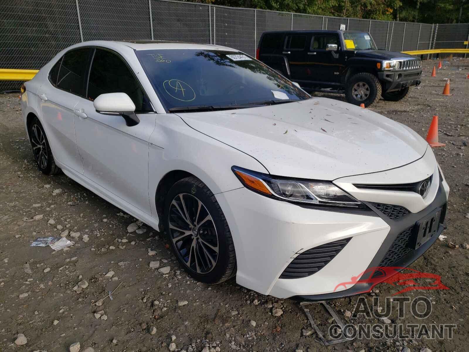 TOYOTA CAMRY 2018 - 4T1B11HK1JU018224