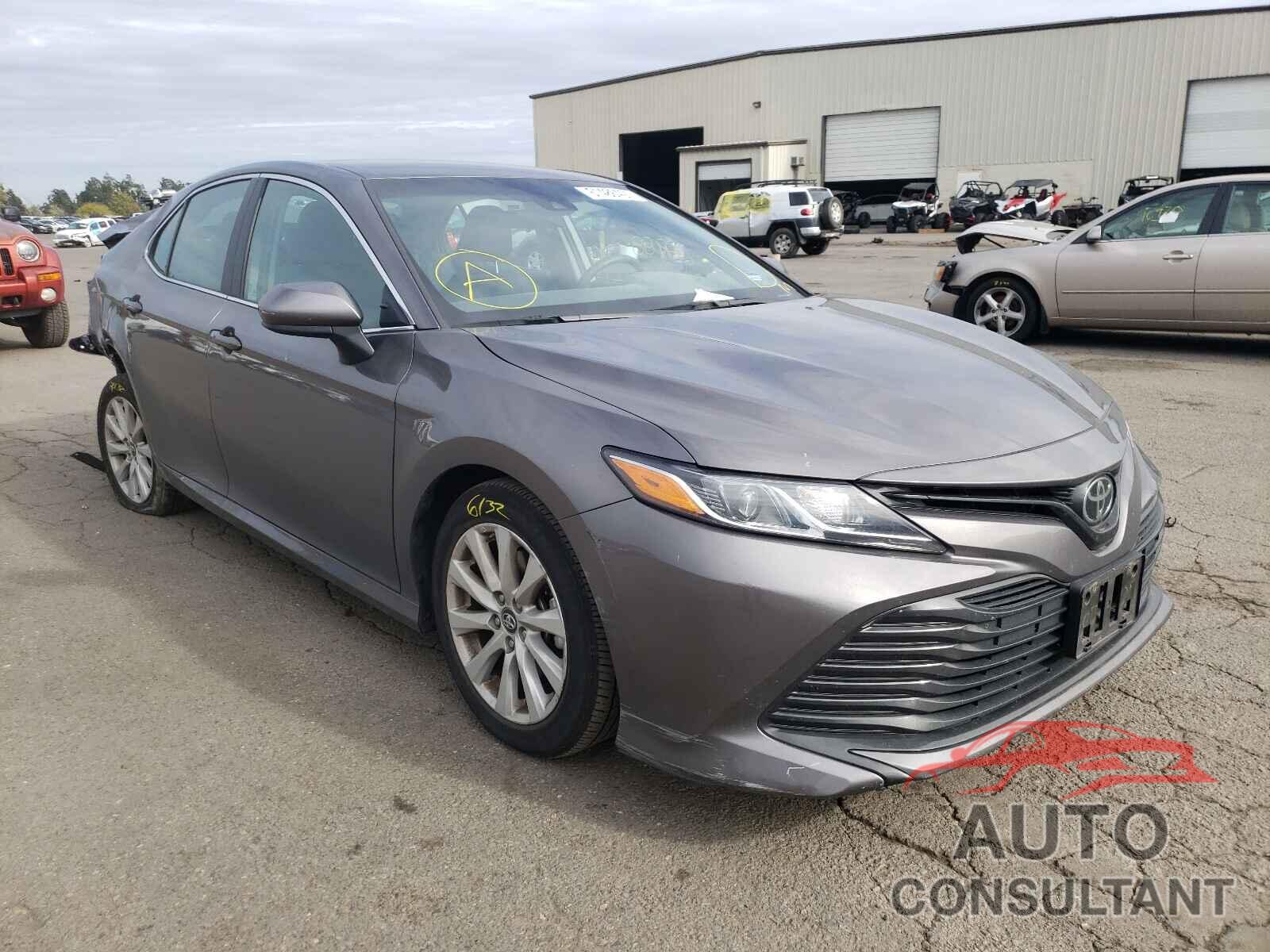 TOYOTA CAMRY 2018 - 4T1B11HK2JU145239