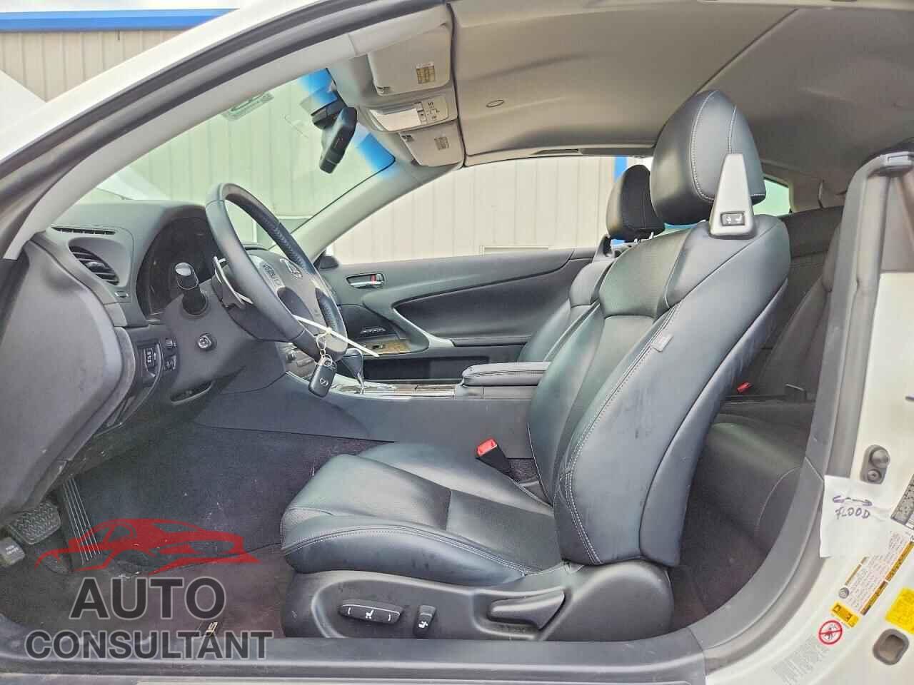 LEXUS IS 2015 - JTHFF2C29F2532084