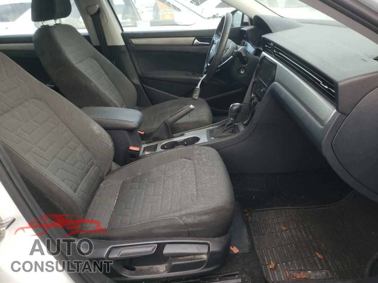 VOLKSWAGEN PASSAT 2021 - 1VWAA7A30MC005123