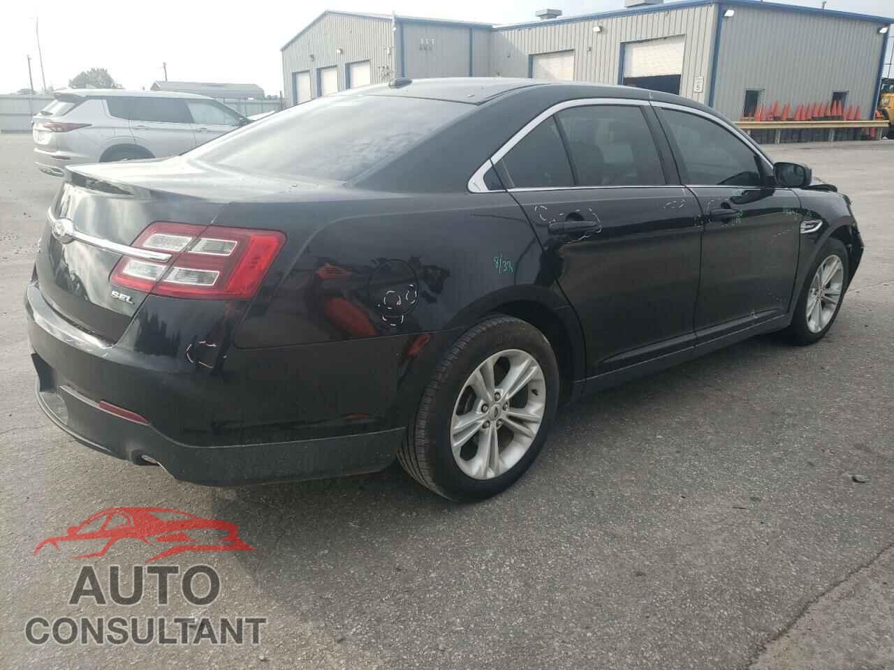 FORD TAURUS 2019 - 1FAHP2E86KG110835