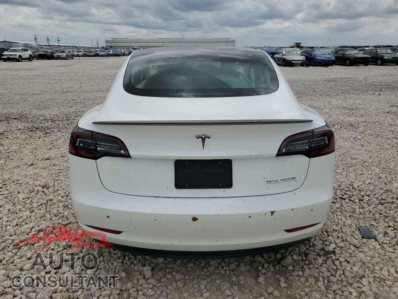 TESLA MODEL 3 2019 - 5YJ3E1EB5KF472701