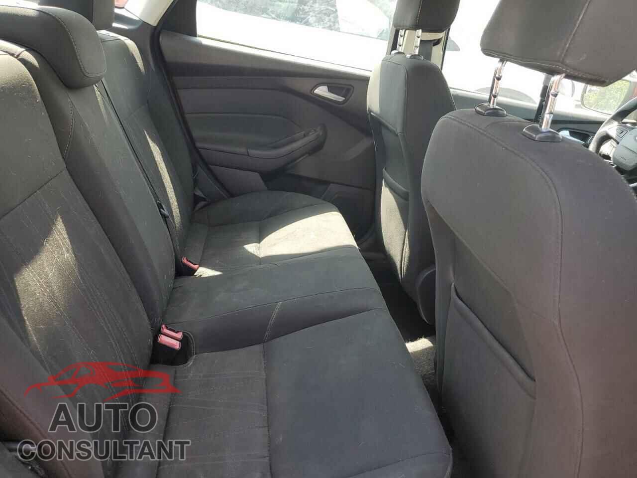 FORD FOCUS 2016 - 1FADP3F25GL219929
