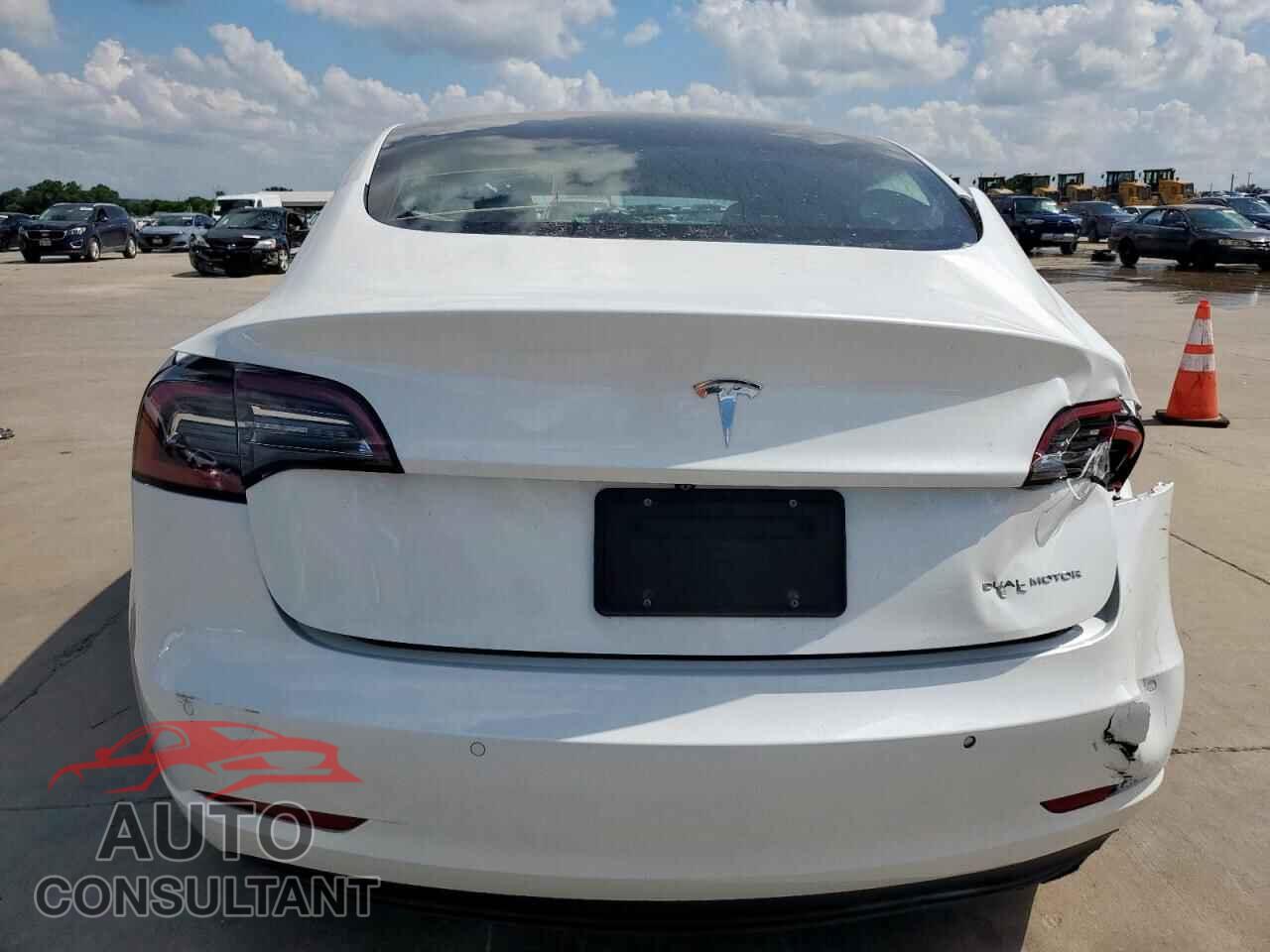 TESLA MODEL 3 2019 - 5YJ3E1EB3KF211440