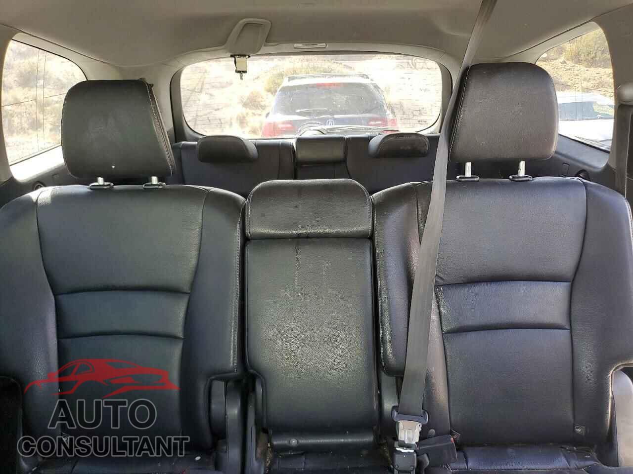 HONDA PILOT 2018 - 5FNYF6H96JB048841