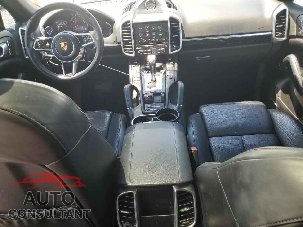 PORSCHE CAYENNE 2017 - WP1AA2A29HKA83455