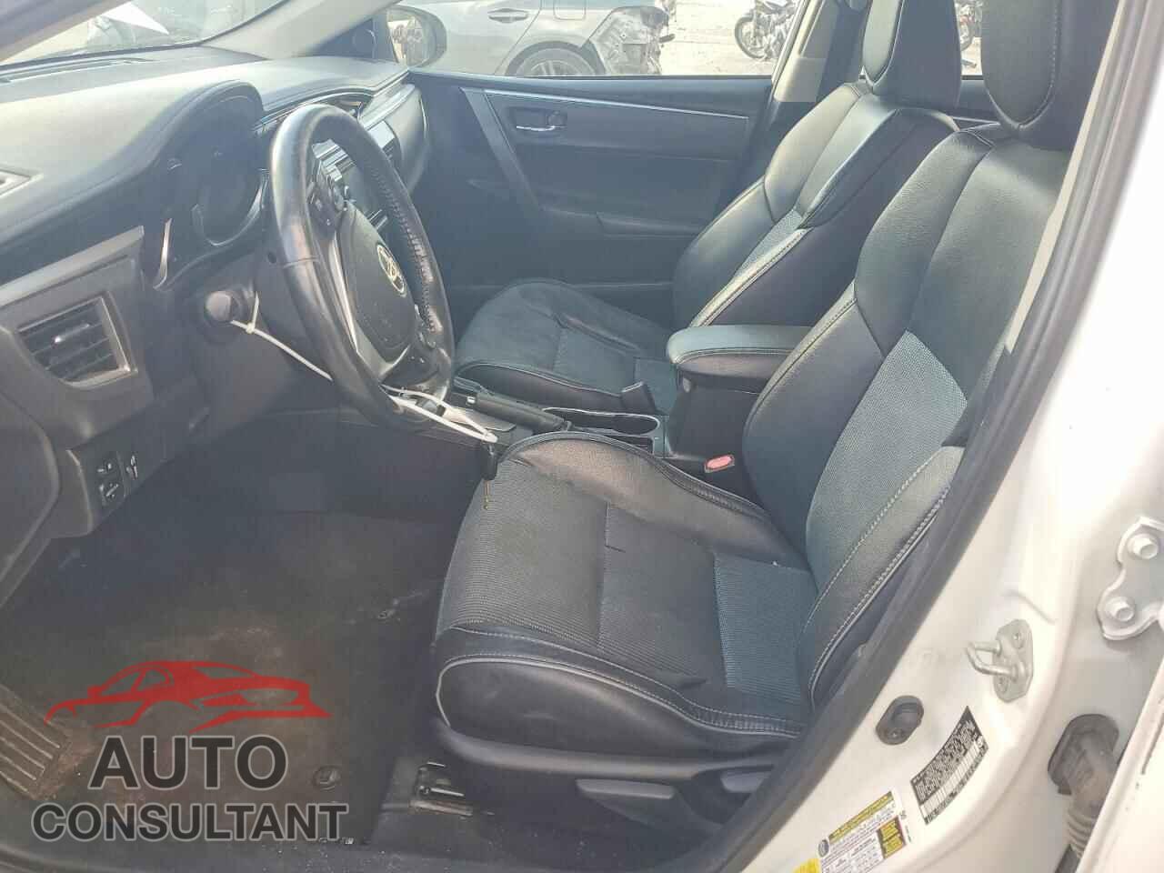 TOYOTA COROLLA 2015 - 5YFBURHE5FP221948