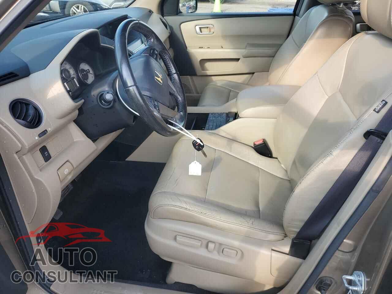 HONDA PILOT 2011 - 5FNYF3H56BB005582