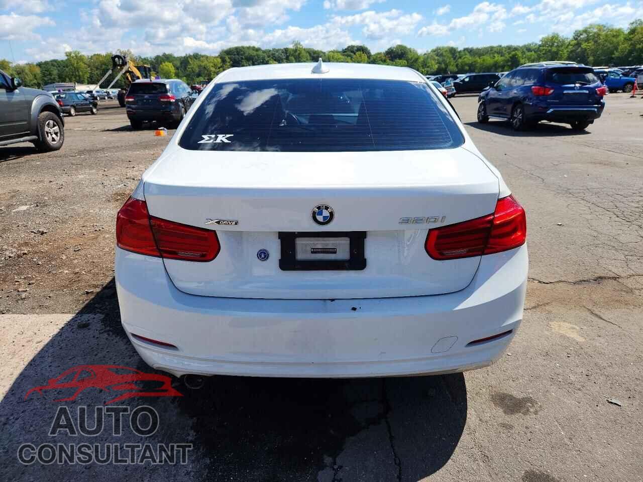 BMW 3 SERIES 2016 - WBA8E5G50GNT40617