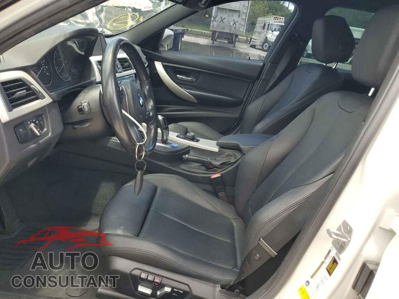 BMW 3 SERIES 2016 - WBA8E1G57GNU10784