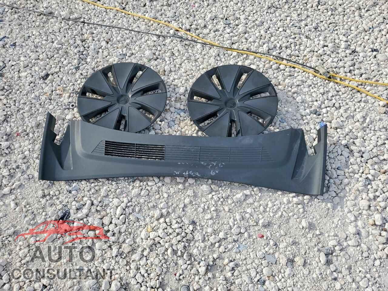 TESLA MODEL 3 2024 - 5YJ3E1EAXRF757640