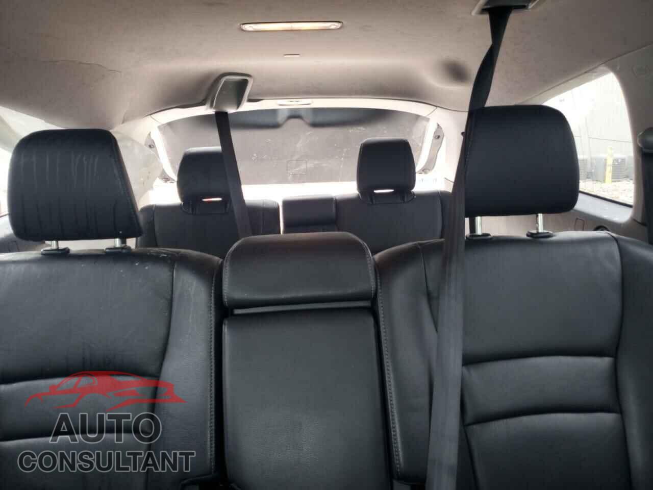 HONDA PILOT 2017 - 5FNYF6H70HB064669