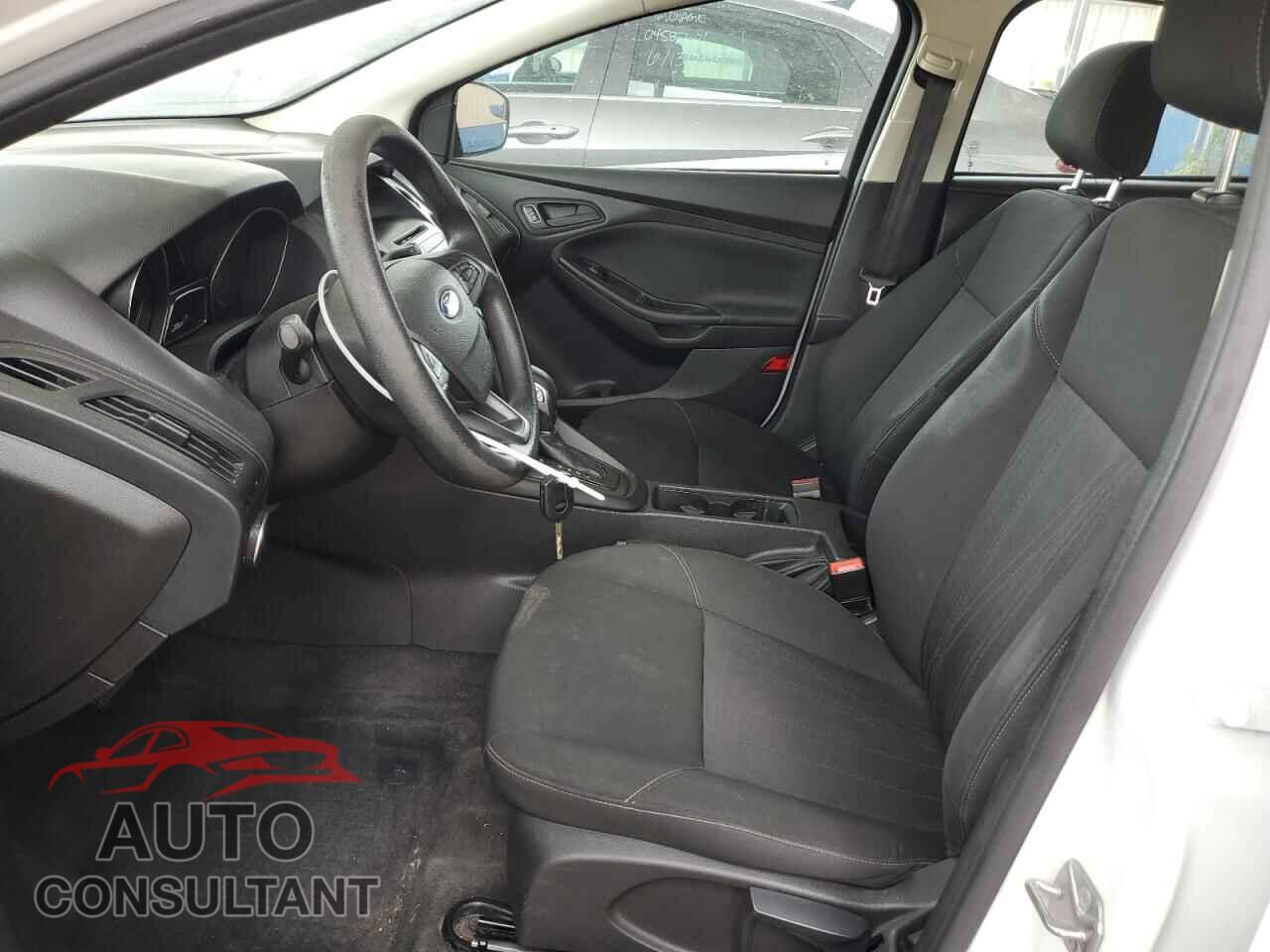 FORD FOCUS 2015 - 1FADP3E22FL303819