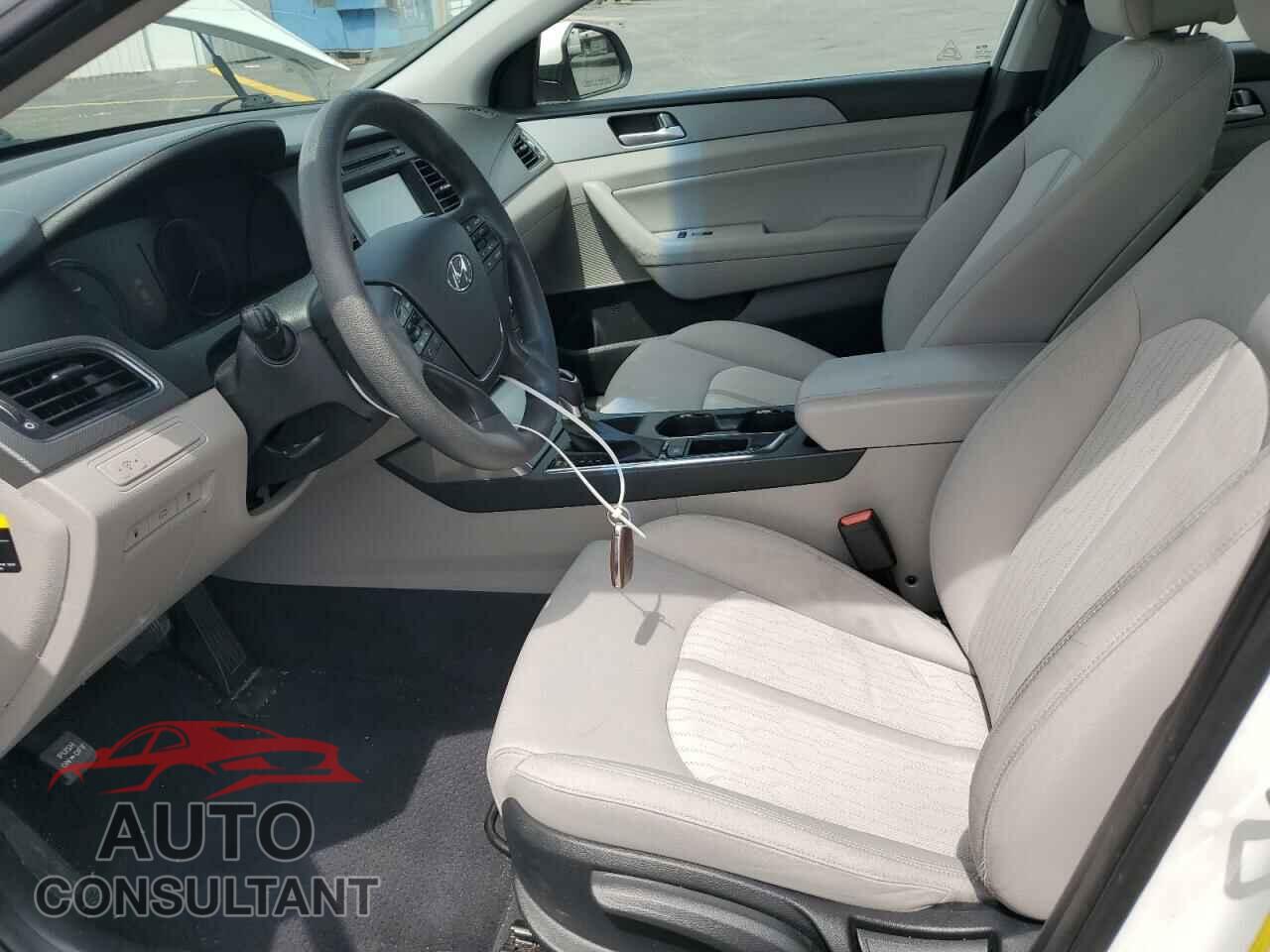 HYUNDAI SONATA 2017 - KMHE24L13HA044071