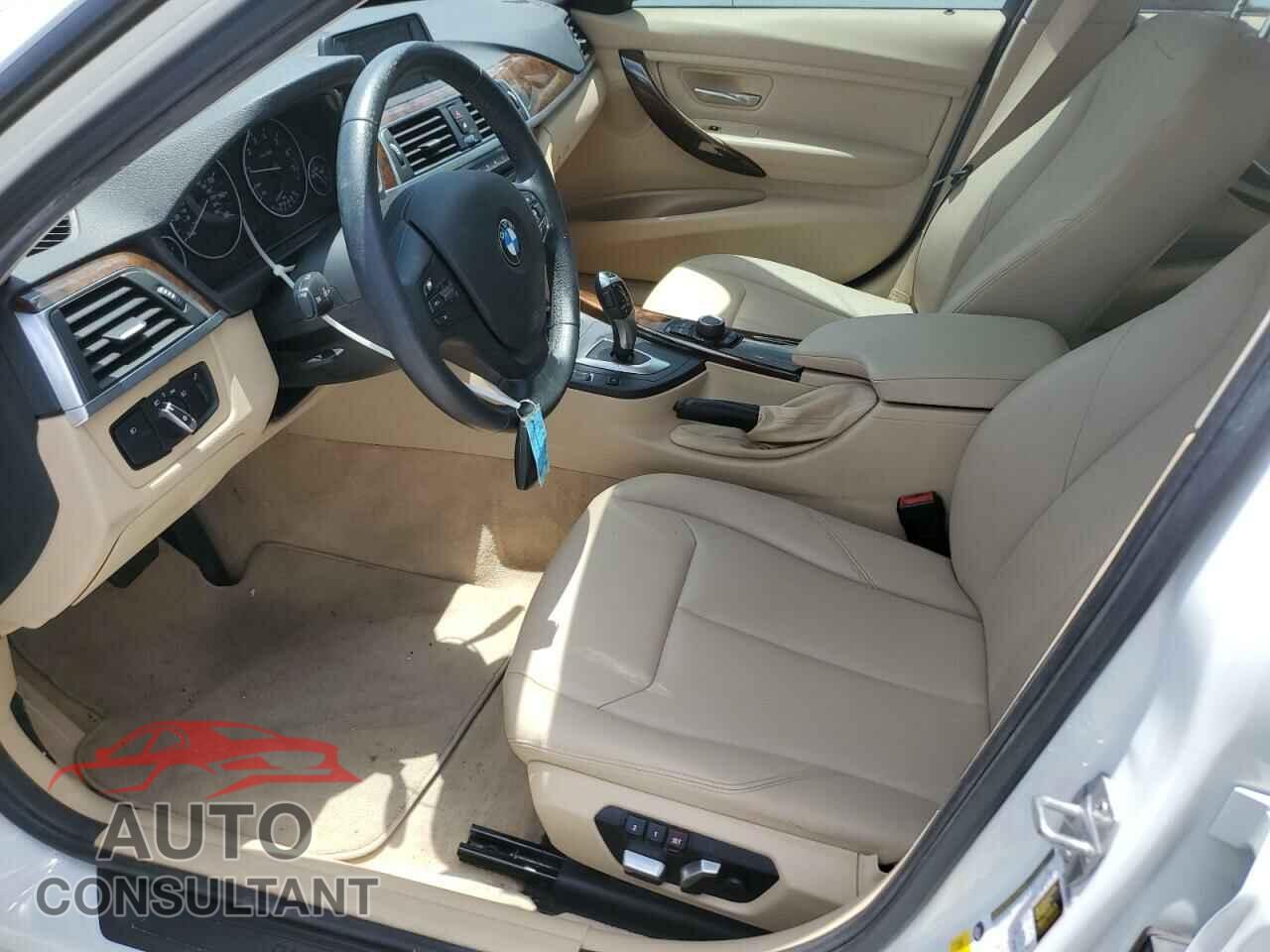 BMW 3 SERIES 2016 - WBA8E1G50GNU12005