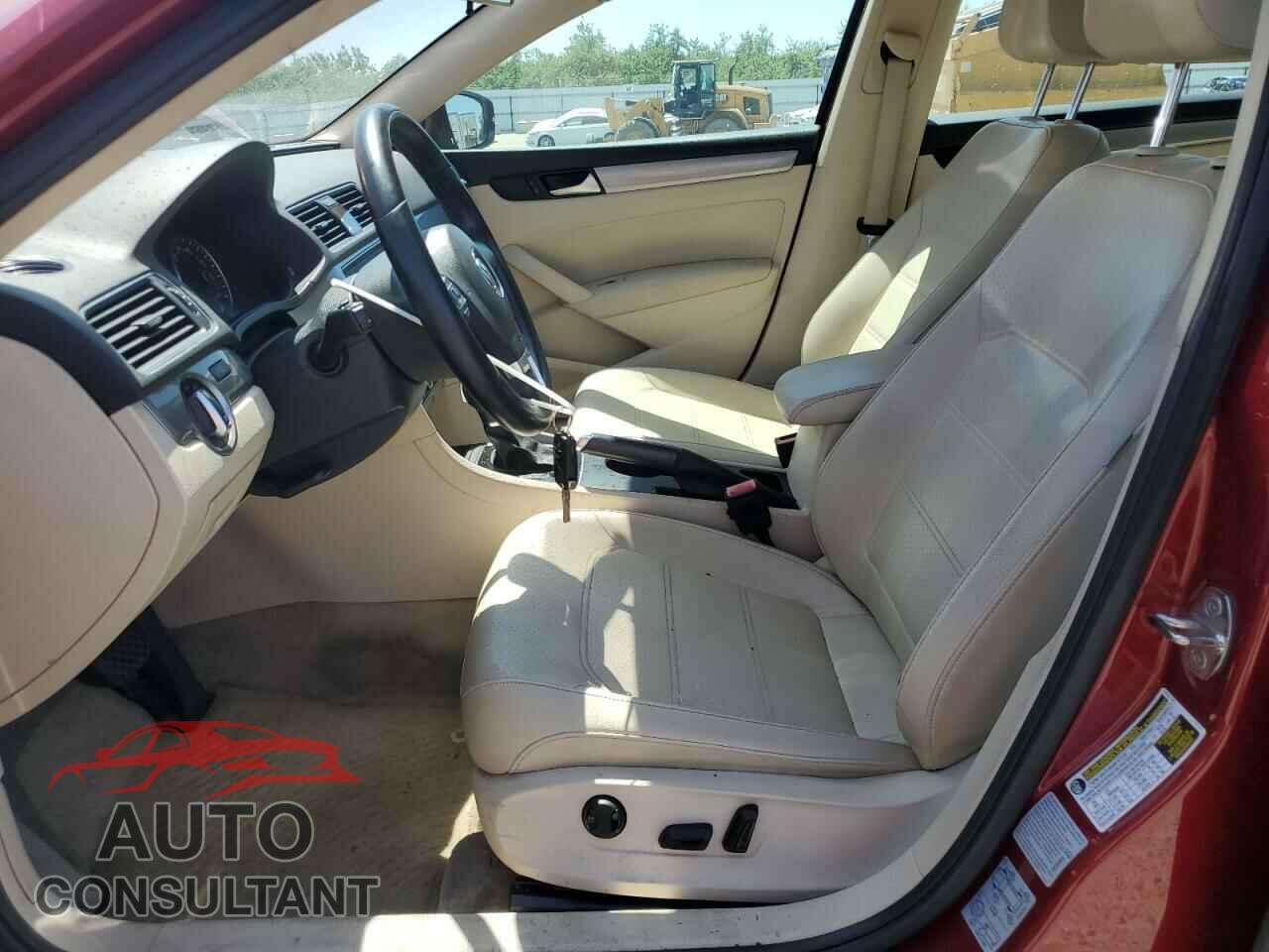 VOLKSWAGEN PASSAT 2015 - 1VWAT7A38FC036178