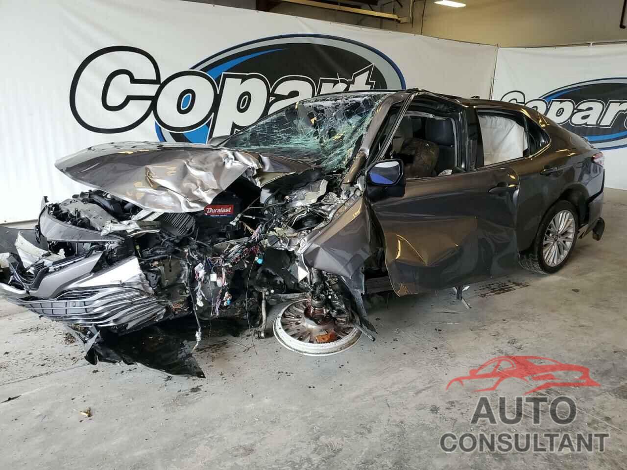 TOYOTA CAMRY 2018 - 4T1B11HK2JU022489