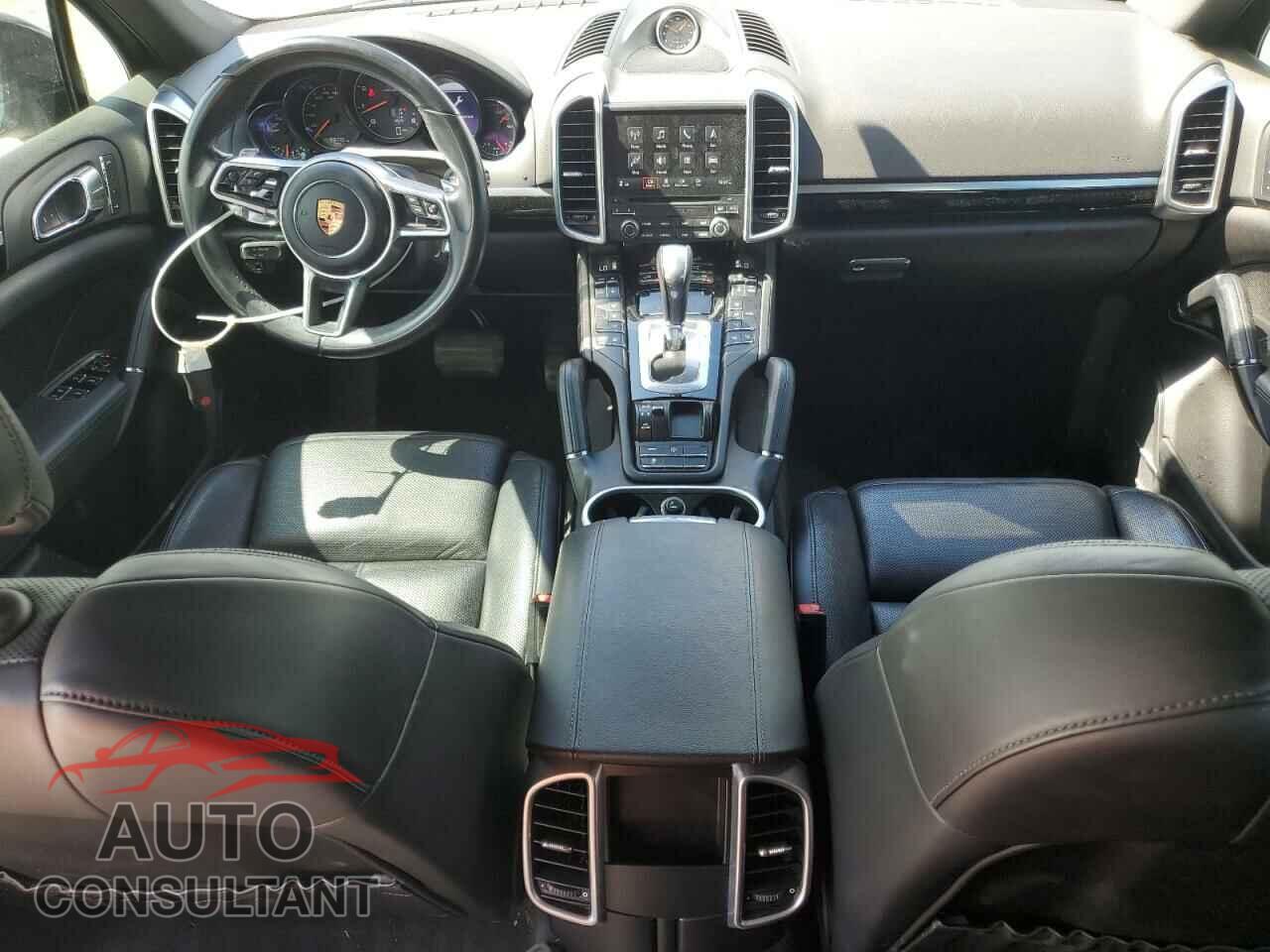 PORSCHE CAYENNE 2017 - WP1AA2A23HKA85556