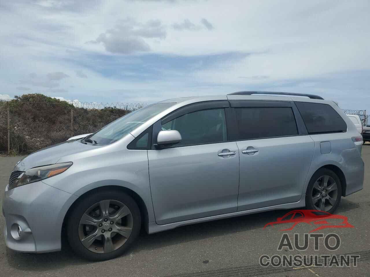TOYOTA SIENNA 2015 - 5TDXK3DC7FS618291