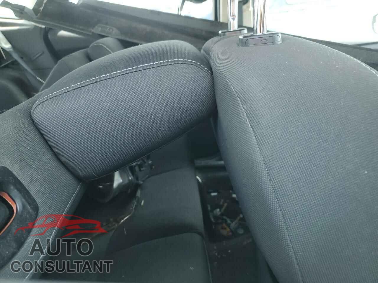 FORD FOCUS 2012 - 1FAHP3K22CL256194