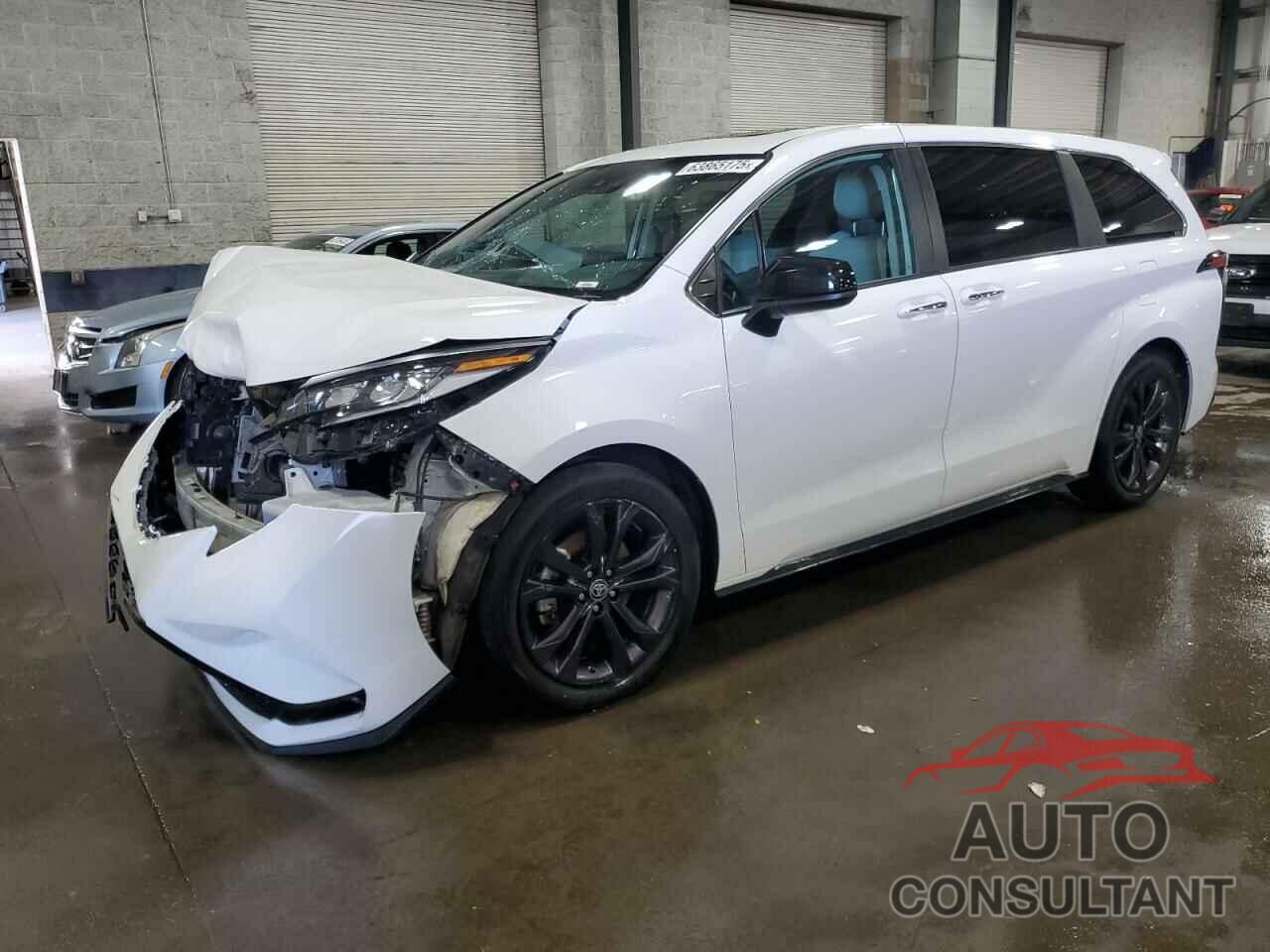 TOYOTA SIENNA 2021 - 5TDXRKEC8MS017747