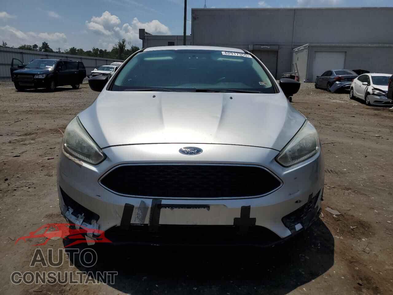 FORD FOCUS 2015 - 1FADP3E24FL376254