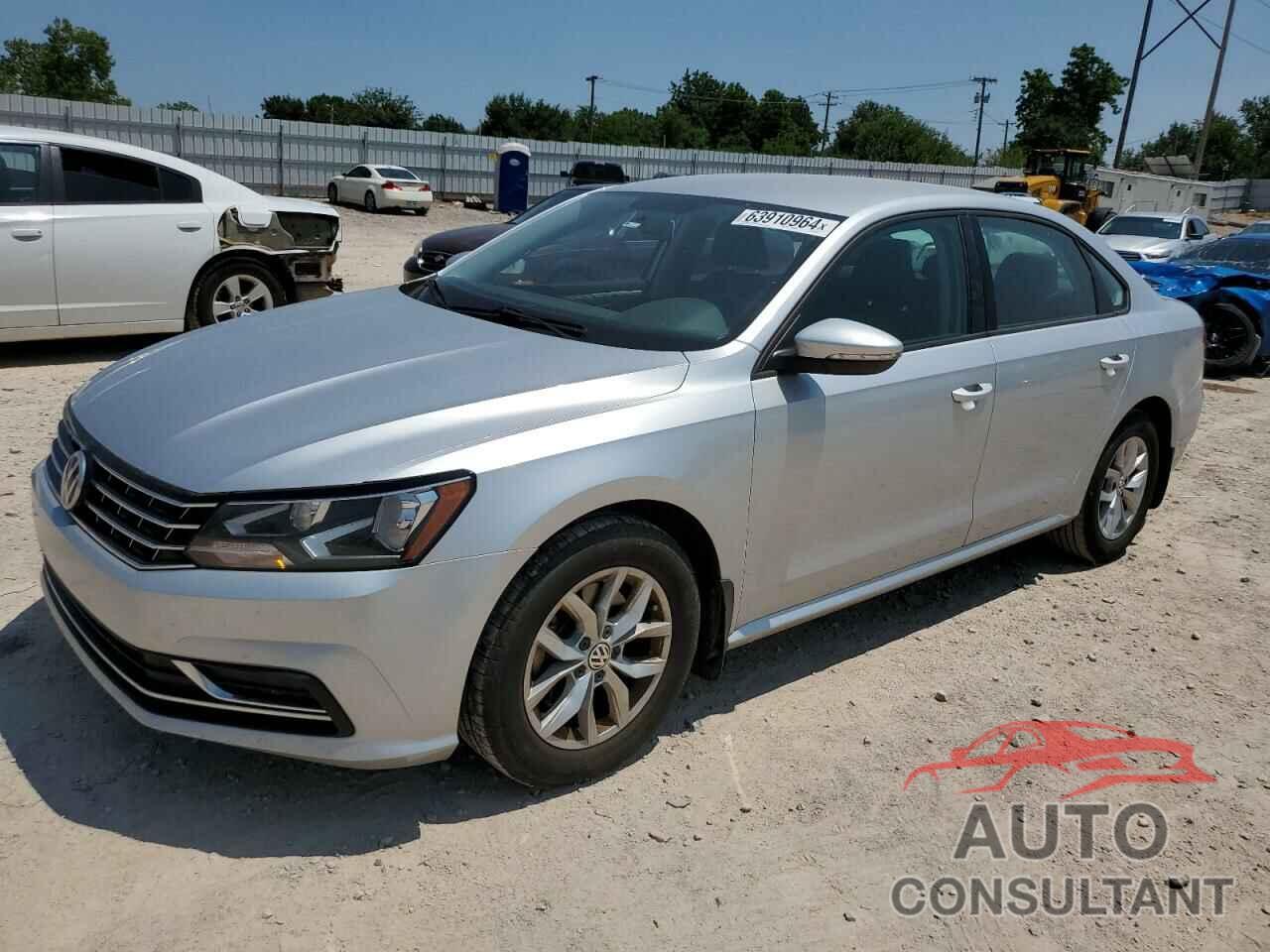 VOLKSWAGEN PASSAT 2018 - 1VWAA7A31JC013131