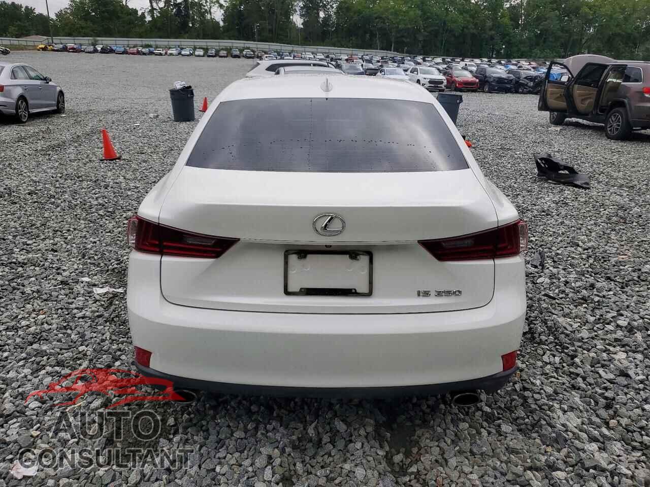 LEXUS IS 2015 - JTHBF1D29F5081017